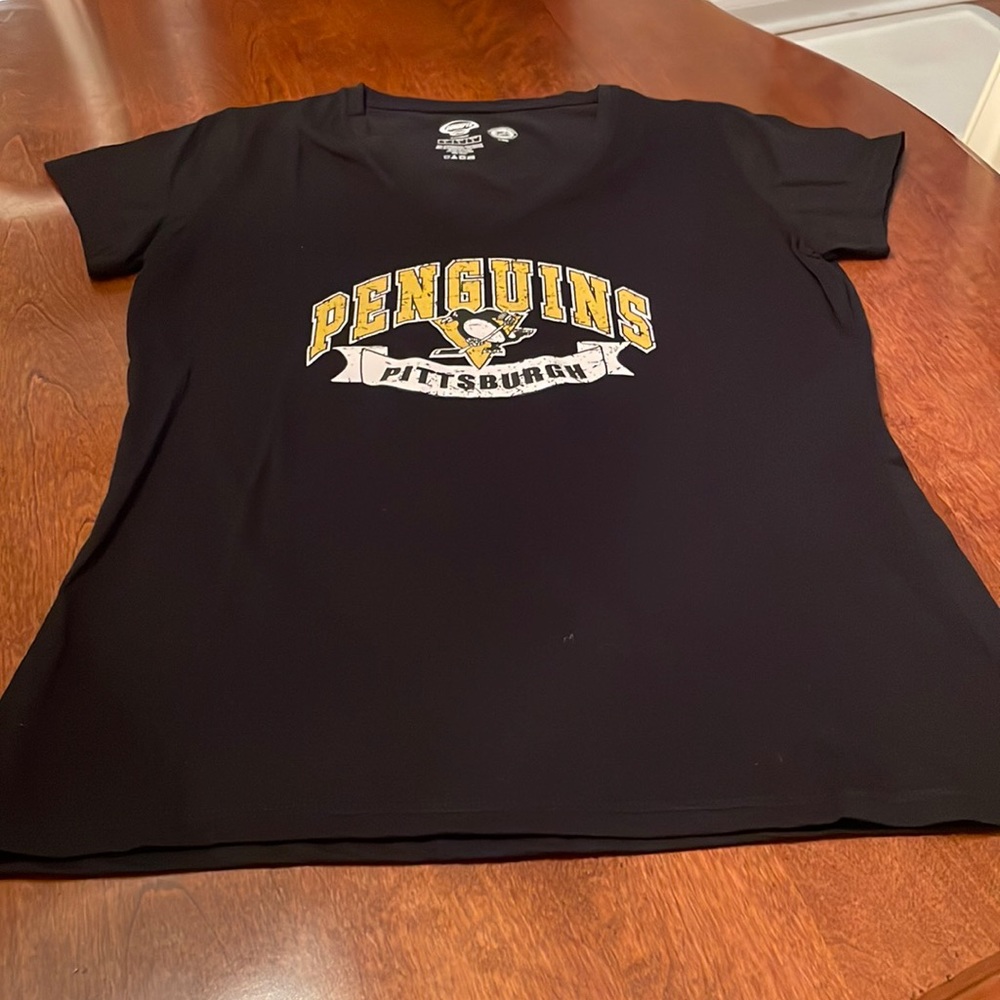Pittsburgh Penguins tee shirt, L